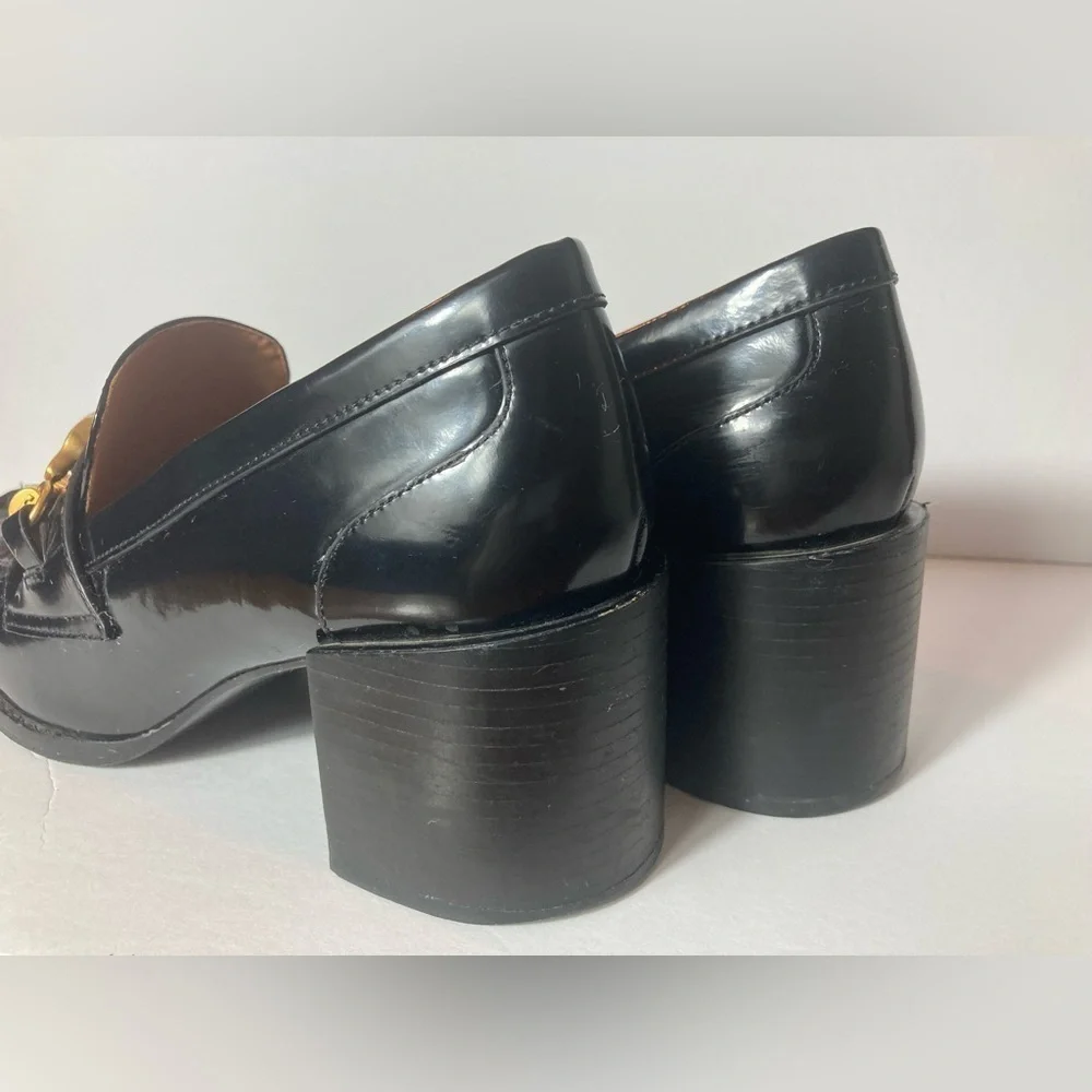 Tory Burch Jessa black patent chunky heels gold equestrian chain horse accent 9M